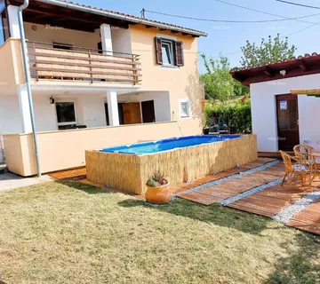 Kuća Prodaje se kuća, 170 m2, Karojba