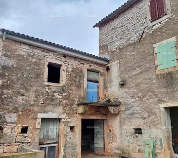 Kuća Prodaje se kuća za renovaciju, blizina Tinjana!