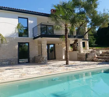 Kuća UMAG – Kuća s bazenom i tri odvojena apartmana