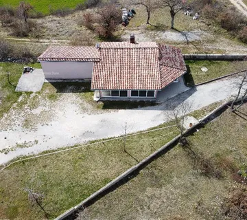 Kuća Blizina Marčane, kuća na velikom terenu od 26.000 m2. - cover