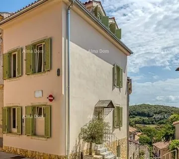 Kuća Prodaja prelijepe apartmanske kuće sa tri apartmana u centru, Vrsar!
