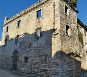 Kuća Stara kamena kuća – kameni zidovi, udaljenost do Pazina 3 km.