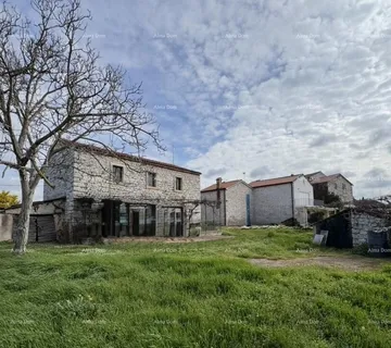 Kuća Kamena kuća s potencijalom – blizu Umaga