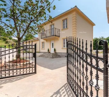 Kuća Prodaje se vila sa bazenom, blizu Barbana.