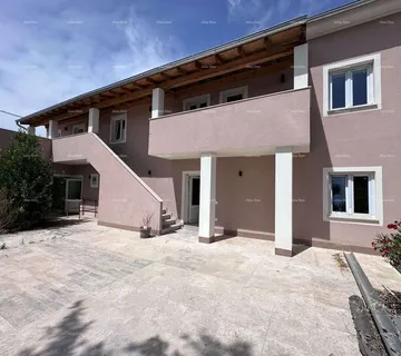 Kuća Prodaje se fantastična kuća sa tri stana u Medulinu!