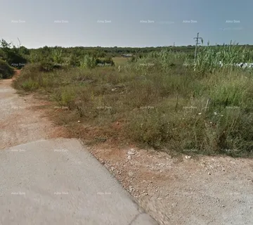 Građevinsko zemljište Prodaje se građevinsko zemljište, Pomer. 11 zasebnih parcela koje se proaju u paketu, sve zajedno. Turistička zona. Idealno za gradnju hotela.