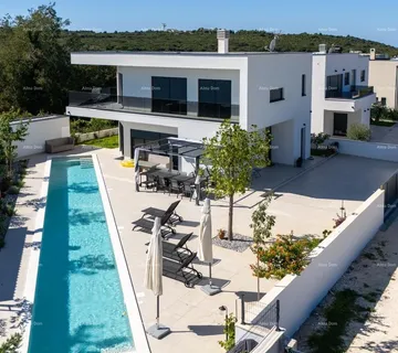 Kuća Prodaja - novoizgrađena, moderna i ekskluzivna vila s bazenom, Volme, Pula!