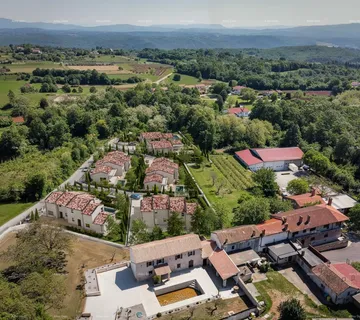 Kuća Prodaja prizemnice s bazenom u novom stambenom naselju, Barban!