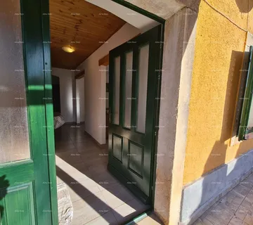 Kuća Prodaja - Prelijepa, renovirana istarska kuća u centru, Marčana! - cover