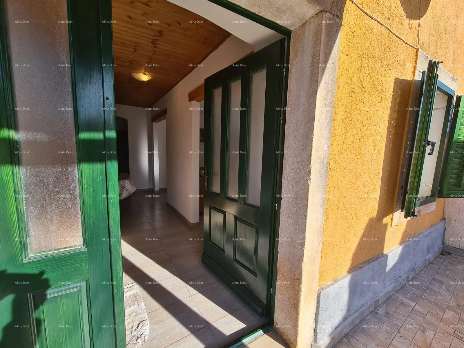 Kuća Prodaja - Prelijepa, renovirana istarska kuća u centru, Marčana! - cover
