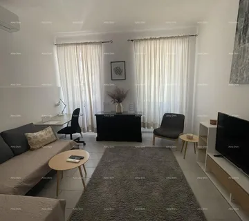 Stan Namješten stan 45 m2 u prizemlju u centru Pule - Pula