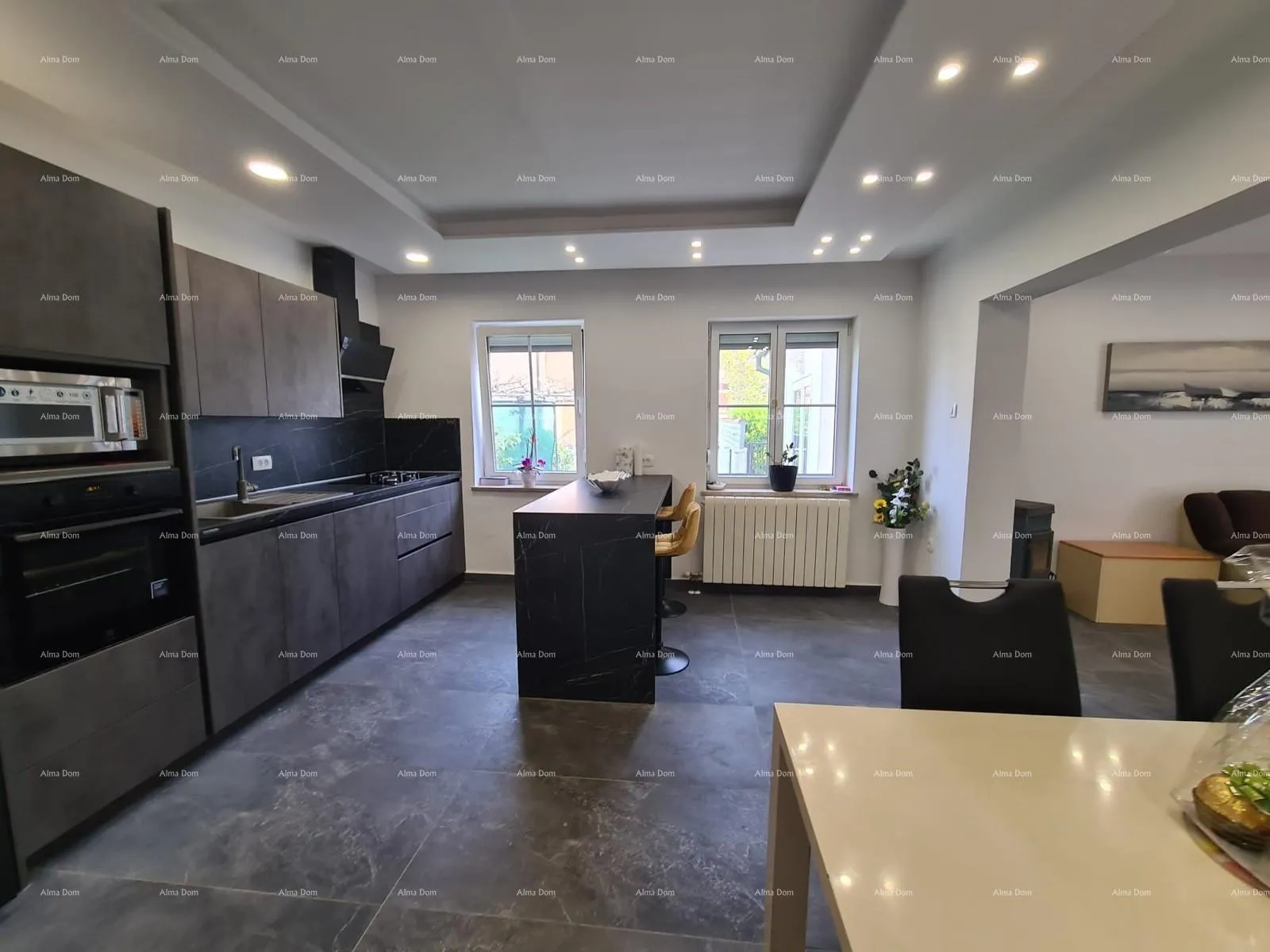 Kuća MEDULIN, KUĆA s ukupno 10 apartmana. Fucane - cover