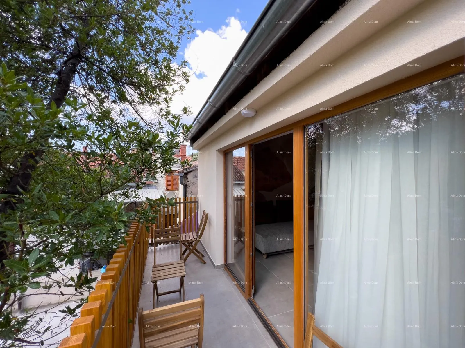 Poslovni prostor Potpuno nov bed and breakfast u centru Pule! - cover