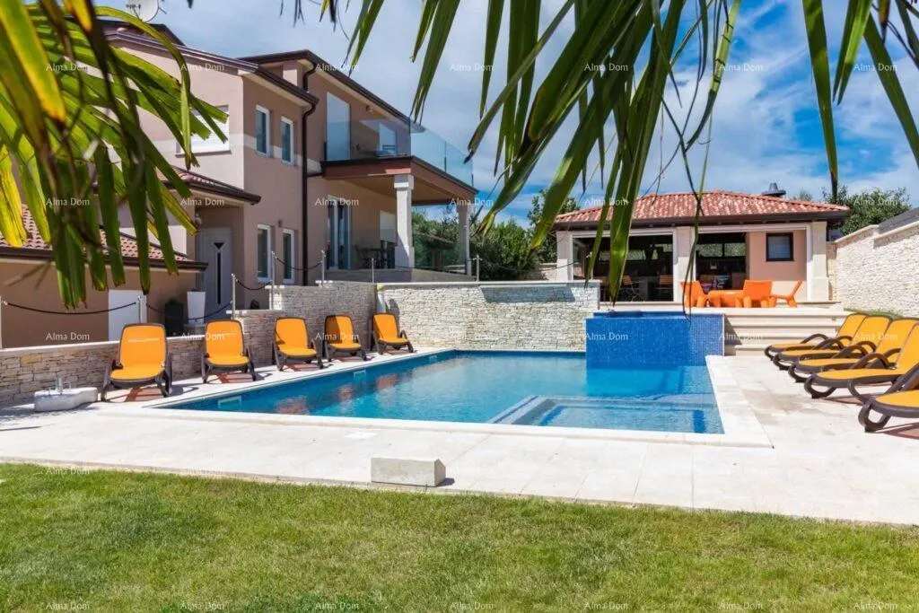 Kuća Predivna villa na velikoj okućnici! Pula. - cover