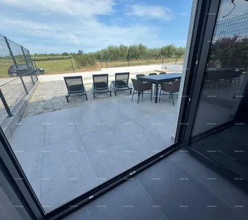 Kuća Prodaja- dvojna prizemnica s grijanim bazenom, Poreč!