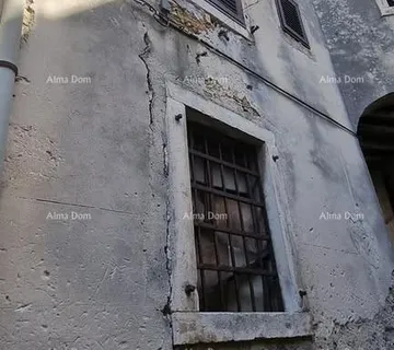 Kuća Prodaja istarske kamene kuće u centru, Buje!