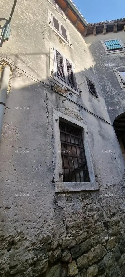 Kuća Prodaja istarske kamene kuće u centru, Buje! - cover