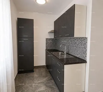 Stan Renovirani stan u centru Pule, 50 m² s podnim grijanjem i modernim dizajnom - Pula