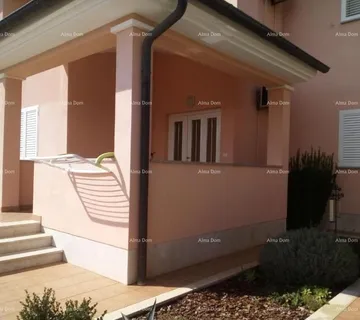 Kuća Prodaje se kuća sa 5 apartmana i pogledom na more, Premantura - cover