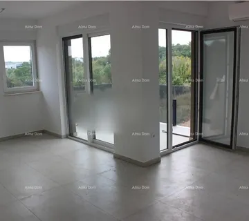 Stan Prodaje se prostrani 5-sobni stan površine 150 m², Poreč