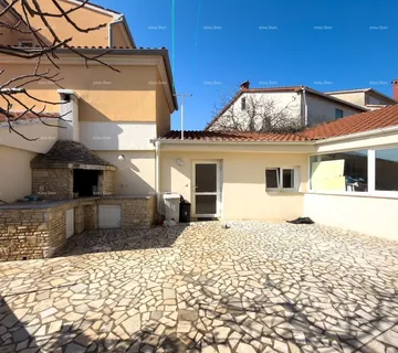 Kuća Ližnjan, uređena I kompletno namještena kuća sa garažom i konobom