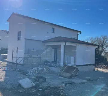 Kuća Prodaje se kuća s bazenom i pogledom na more – mirno selo Raša