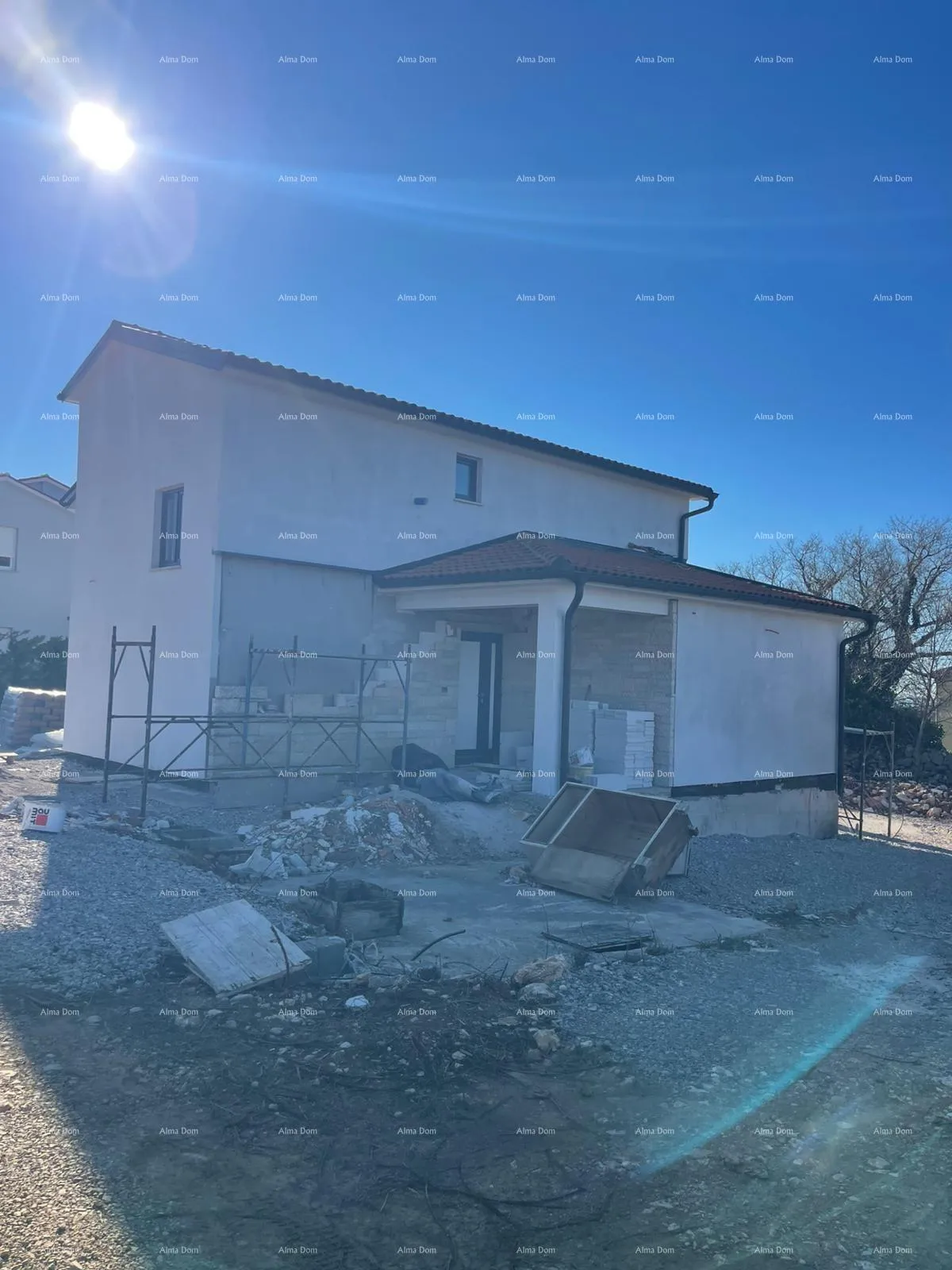 Kuća Prodaje se kuća s bazenom i pogledom na more – mirno selo Raša - cover