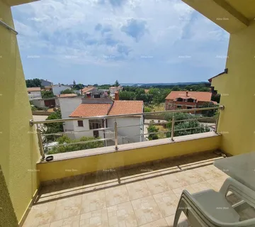 Stan Prodaja velikog, lijepo uređenog, namještenog stana sa pogledom na more, Ližnjan!