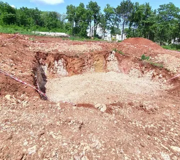 Građevinsko zemljište Raša, Prodaje se građevinsko zemljište s građevinskom dozvolom, površine 554 m²