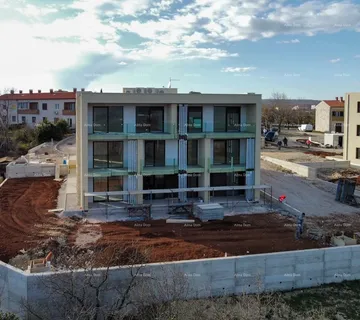 Stan Prelijepi stan u novoj zgradi. LABIN.