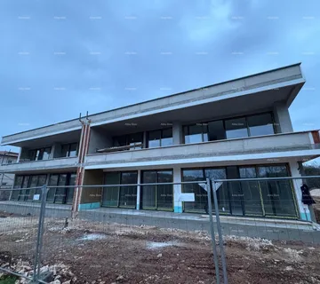 Stan Prodaja - stan u novogradnji s vrtom i parkirnim mjestom, Rovinjsko selo!