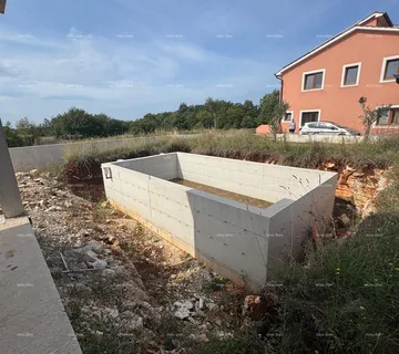 Kuća Prodaje se prizemnica sa bazenom- trenutno roh bau faza, Sveti Petar u Šumi- blizina Pazina!