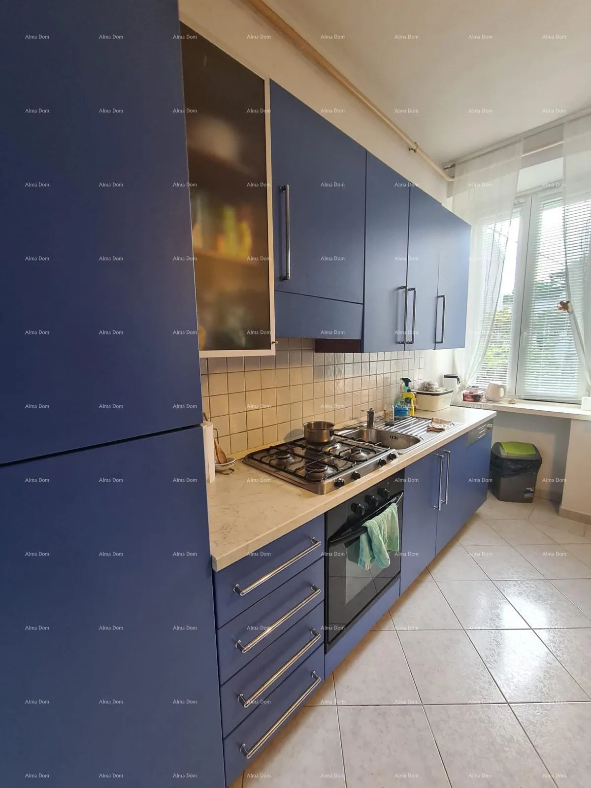 Stan Prostran trosobni stan površine 81 m², neposredna blizina suda, Pula  Veruda - cover