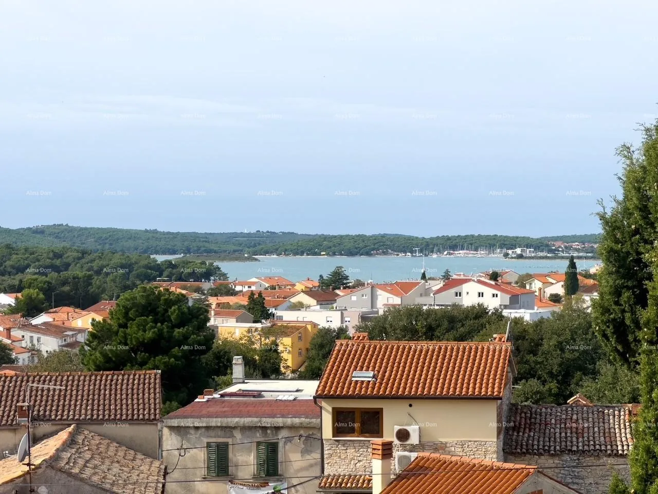 Kuća Prodaja renovirane kuće s pogledom na more, Medulin! - cover