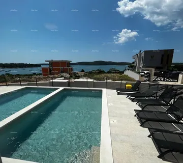 Stan Predivan stan u Medulinu sa bazenom i garažom - cover