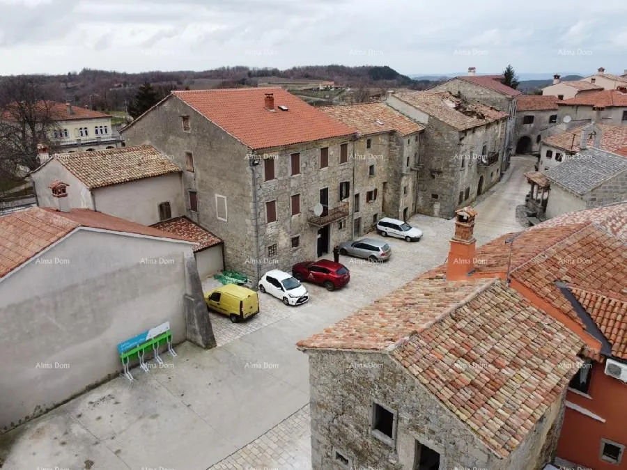Kuća Stara vila za renoviranje u Gračišću - cover