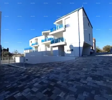 Stan Moderan apartman u bloku D s dva parkirna mjesta, blizina Umaga!
