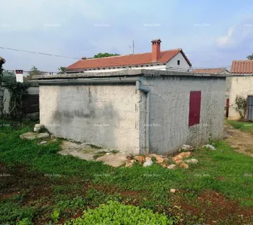 Građevinsko zemljište Građevinski teren sa 3 manja legalizirana objekta. Vareški.
