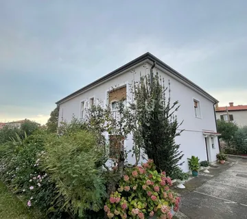 Istra, Umag - kuća s velikom okućnicom - Finida, Umag