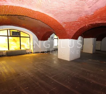 Zagreb, Centar - ugostiteljski objekt 330m2 za adaptaciju na top lokaciji