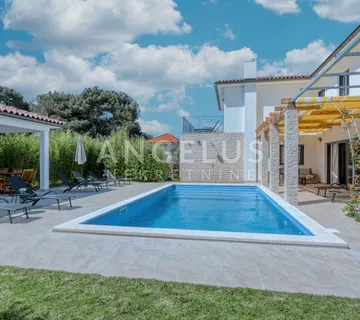 Istra, Pula - Vila za dugoročni najam, 225m2 - cover