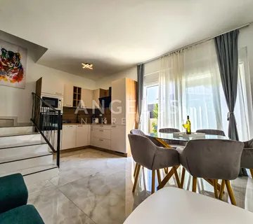 Istra, Pula - Dvojna kuća s jacuzzijem, 80 m2