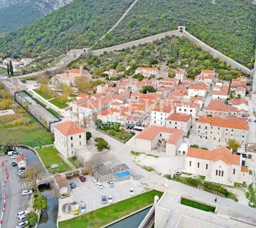 Ston, rijetka prilika za investiciju - poslovna nekretnina unutar zidina - 756 m2