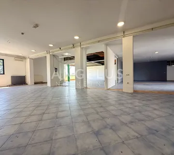 Zagreb, Buzin - uredsko, prodajno - skladišni prostor 650m2 s parkingom - Buzin, Zagreb