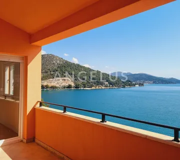 Marina - trosoban stan prvi red do mora 103,38 m2, veliki petencijal - cover