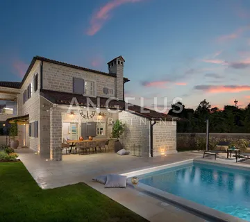 Istra - Luksuzna kamena vila u srcu Istre, 297 m2 - Poreč