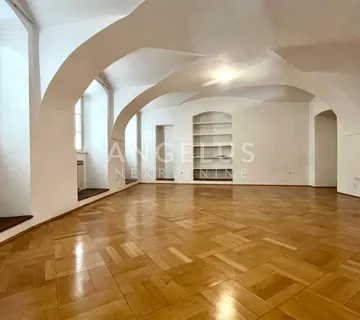 Zagreb, Gornji Grad - stan s parkingom 250m 2 za najam u gornjogradskoj palači