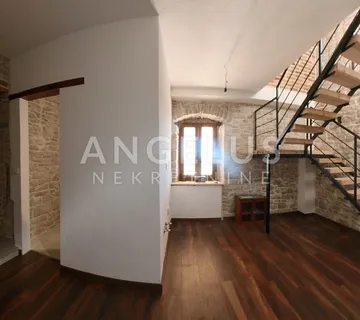 Šolta, Grohote - renovirana kamena kuća sa terasom, PRODAJA - cover