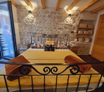 Kaštela - renovirana kamena kuća u centru mjesta, 90 m2 - Kaštel Lukšić, Kaštela