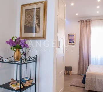 Split, centar - uređeni apartmani u Dioklecijanovoj palači - cover